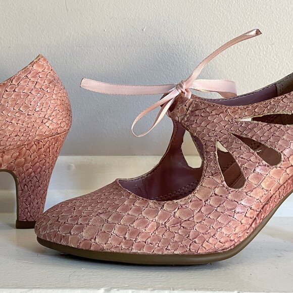 Pink Aerosoles shoes - Picture 1 of 9